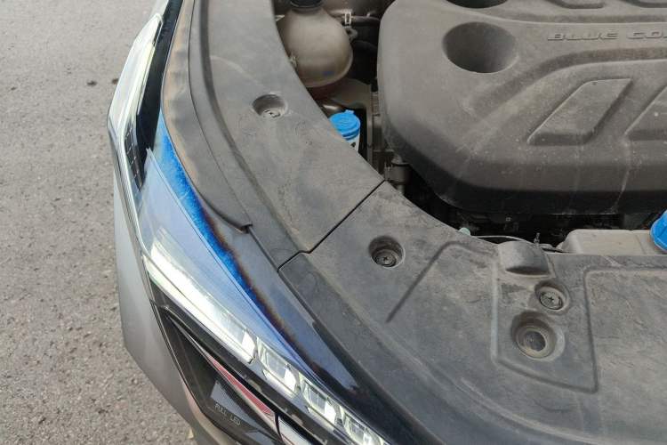 Used CHANGAN OSHAN Z6 2022 Blue Whale 1.5T DCT Smart Navigation Model Engine Bay Right