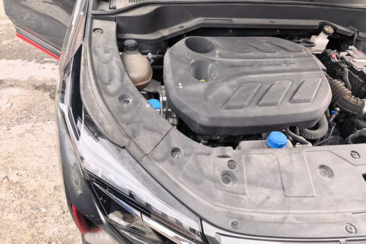 Used CHANGAN OSHAN Z6 2022 Blue Whale 1.5T DCT Luxury Model Engine Bay Right