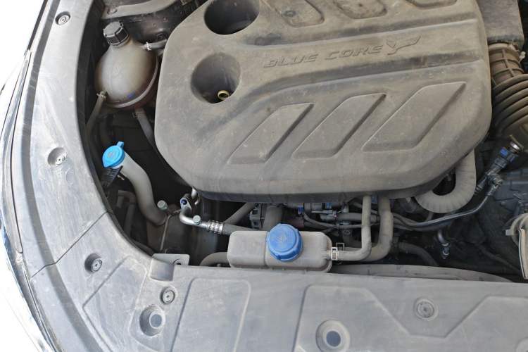 Used CHANGAN OSHAN Z6 2022 Blue Whale 1.5T DCT Smart Edition Urban Version Engine Bay Right