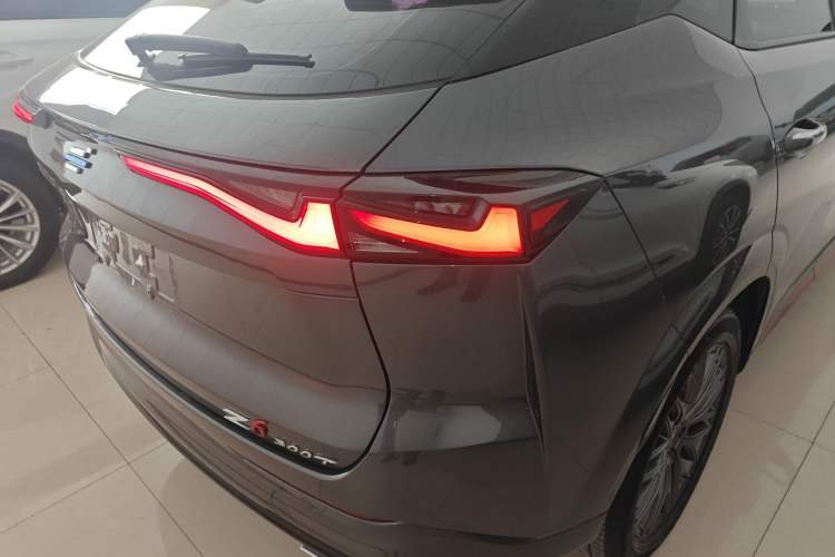 Used CHANGAN OSHAN Z6 2022 Blue Whale 1.5T DCT Luxury Model Exterior 2