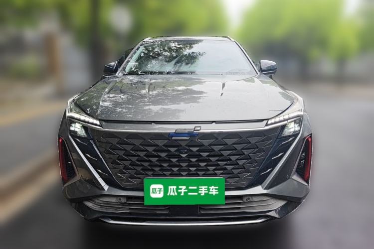 Used CHANGAN OSHAN Z6 2022 Blue Whale 1.5T DCT Smart Edition Front
