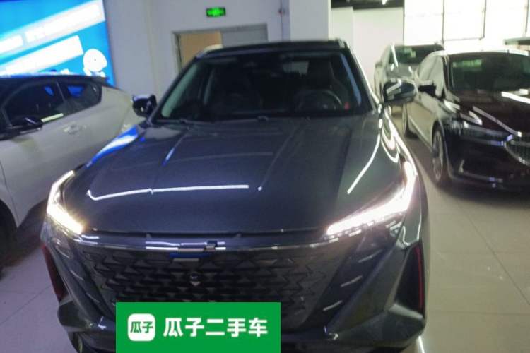 Used CHANGAN OSHAN Z6 2022 Blue Whale 1.5T DCT Smart Edition Front