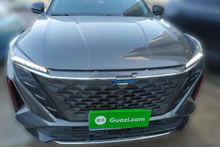Used CHANGAN OSHAN Z6 2022 Blue Whale 1.5T DCT Smart Edition Front