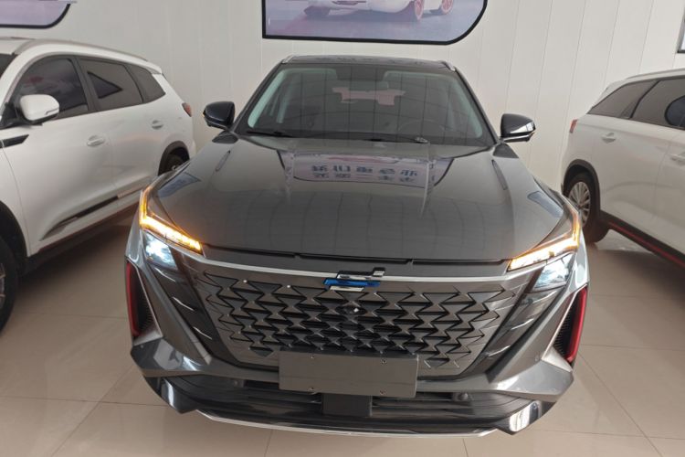 Used CHANGAN OSHAN Z6 2022 Blue Whale 1.5T DCT Luxury Model Front