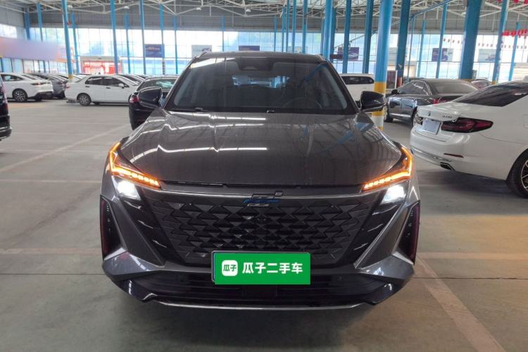 Used CHANGAN OSHAN Z6 2022 Blue Whale 1.5T DCT Smart Edition Front