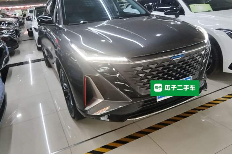 Used CHANGAN OSHAN Z6 2022 Blue Whale 1.5T DCT Smart Edition Front Right 45 Deg