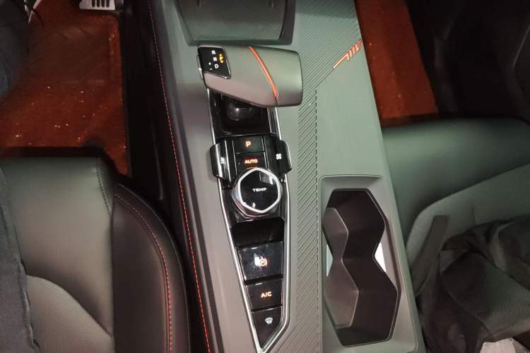 Used CHANGAN OSHAN Z6 2022 Blue Whale 1.5T DCT Smart Navigation Model Gear Lever