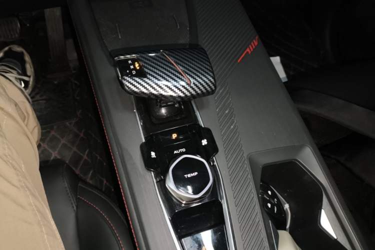 Used CHANGAN OSHAN Z6 2022 Blue Whale 1.5T DCT Smart Edition Urban Version Gear Lever