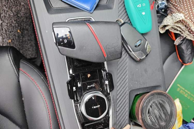 Used CHANGAN OSHAN Z6 2022 Blue Whale 1.5T DCT Smart Edition Gear Lever