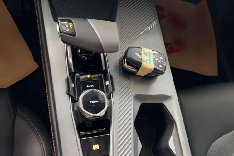 Used CHANGAN OSHAN Z6 2022 Blue Whale 1.5T DCT Smart Edition Urban Version Gear Lever