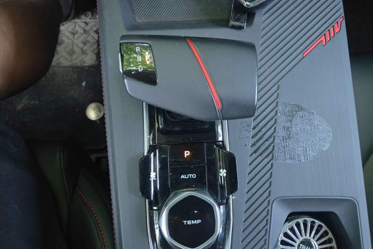 Used CHANGAN OSHAN Z6 2022 Blue Whale 1.5T DCT Smart Edition Urban Version Gear Lever