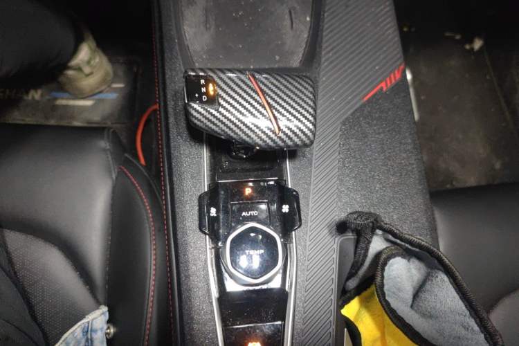 Used CHANGAN OSHAN Z6 2022 Blue Whale 1.5T DCT Smart Edition Gear Lever