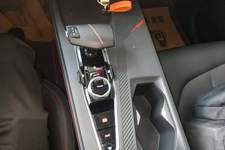 Used CHANGAN OSHAN Z6 2022 Blue Whale 1.5T DCT Smart Navigation Model Gear Lever