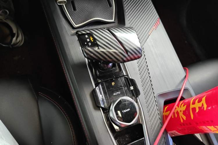 Used CHANGAN OSHAN Z6 2022 Blue Whale 1.5T DCT Smart Edition Gear Lever