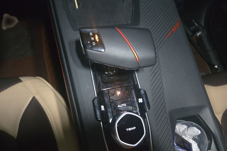 Used CHANGAN OSHAN Z6 2022 Blue Whale 1.5T DCT Smart Navigation Model Gear Lever