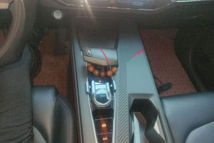 Used CHANGAN OSHAN Z6 2022 Blue Whale 1.5T DCT Smart Edition Gear Lever