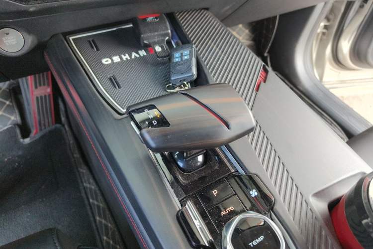 Used CHANGAN OSHAN Z6 2022 Blue Whale 1.5T DCT Smart Navigation Model Gear Lever