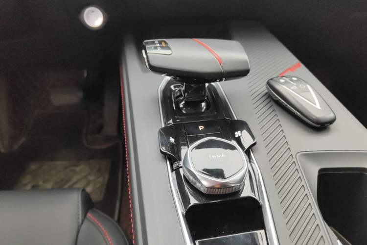 Used CHANGAN OSHAN Z6 2022 Blue Whale 1.5T DCT Smart Edition Urban Version Gear Lever
