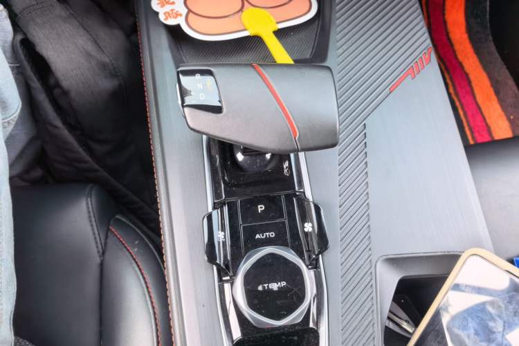 Used CHANGAN OSHAN Z6 2022 Blue Whale 1.5T DCT Luxury Model Gear Lever
