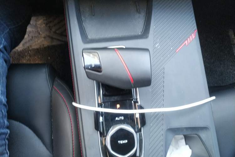 Used CHANGAN OSHAN Z6 2022 Blue Whale 1.5T DCT Smart Edition Gear Lever