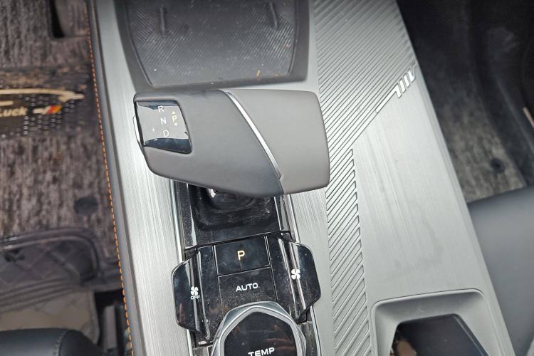 Used CHANGAN OSHAN Z6 2022 Blue Whale 1.5T DCT Smart Edition Urban Version Gear Lever