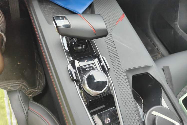 Used CHANGAN OSHAN Z6 2022 Blue Whale 1.5T DCT Luxury Model Gear Lever