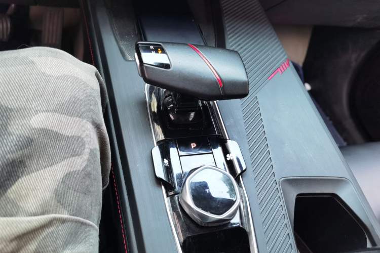 Used CHANGAN OSHAN Z6 2022 Blue Whale 1.5T DCT Smart Edition Urban Version Gear Lever