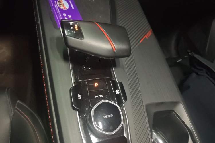 Used CHANGAN OSHAN Z6 2022 Blue Whale 1.5T DCT Luxury Model Gear Lever