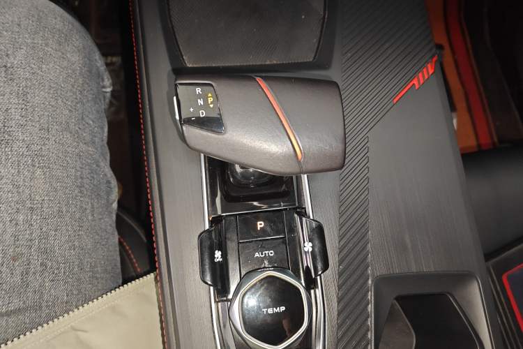Used CHANGAN OSHAN Z6 2022 Blue Whale 1.5T DCT Luxury Model Gear Lever