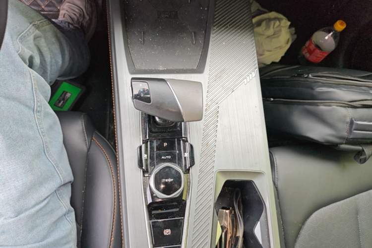 Used CHANGAN OSHAN Z6 2022 Blue Whale 1.5T DCT Smart Edition Urban Version Gear Lever