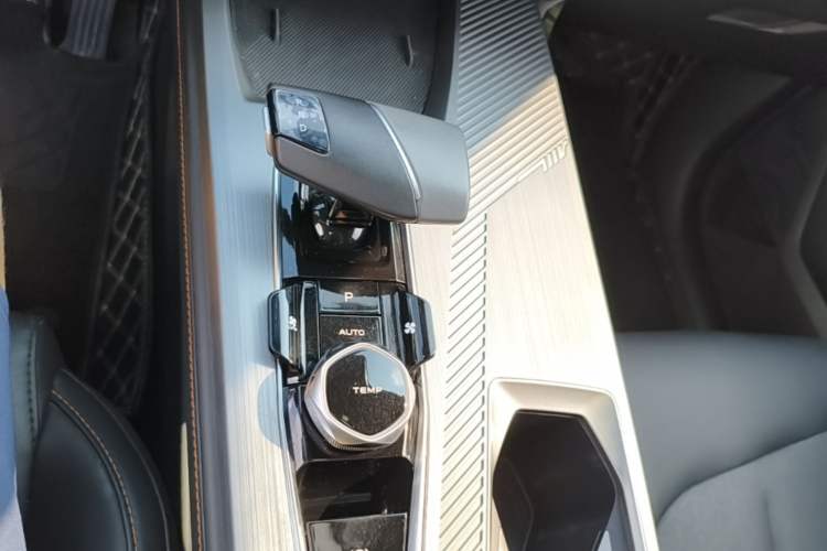 Used CHANGAN OSHAN Z6 2022 Blue Whale 1.5T DCT Smart Edition Urban Version Gear Lever