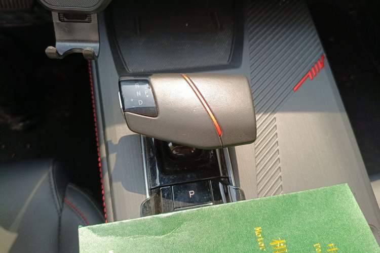 Used CHANGAN OSHAN Z6 2022 Blue Whale 1.5T DCT Smart Enjoyment Model Gear Lever