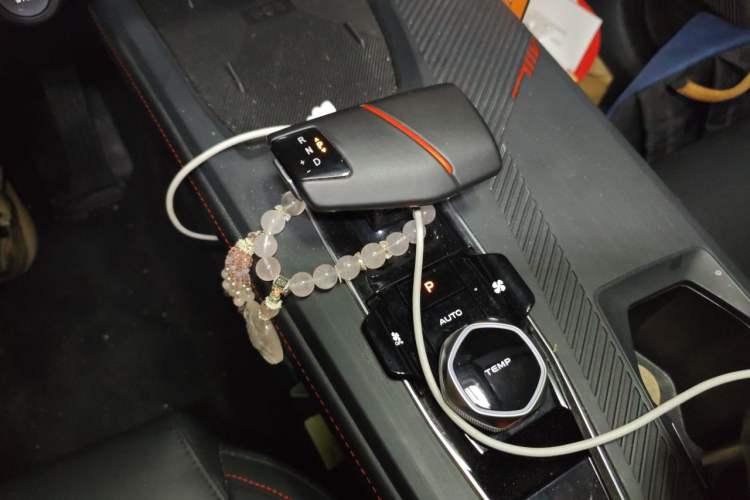 Used CHANGAN OSHAN Z6 2022 Blue Whale 1.5T DCT Smart Edition Urban Version Gear Lever