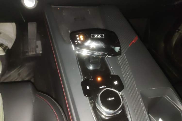 Used CHANGAN OSHAN Z6 2022 Blue Whale 1.5T DCT Smart Navigation Model Gear Lever