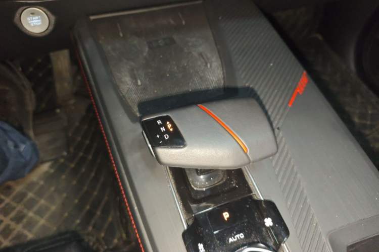 Used CHANGAN OSHAN Z6 2022 Blue Whale 1.5T DCT Smart Edition Gear Lever