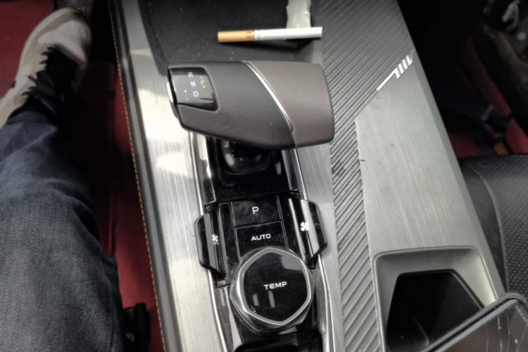 Used CHANGAN OSHAN Z6 2022 Blue Whale 1.5T DCT Luxury Model Gear Lever