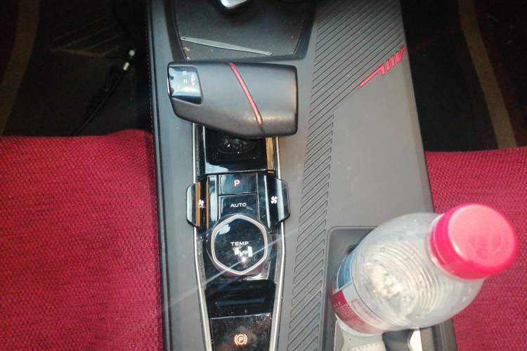 Used CHANGAN OSHAN Z6 2022 Blue Whale 1.5T DCT Luxury Model Gear Lever