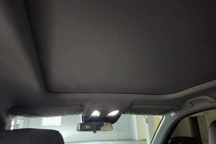 Used CHANGAN OSHAN Z6 2022 Blue Whale 1.5T DCT Smart Edition Urban Version Headliner
