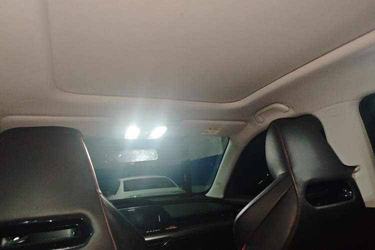 Used CHANGAN OSHAN Z6 2022 Blue Whale 1.5T DCT Luxury Model Headliner