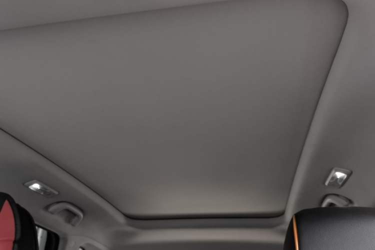 Used CHANGAN OSHAN Z6 2022 Blue Whale 1.5T DCT Luxury Model Headliner