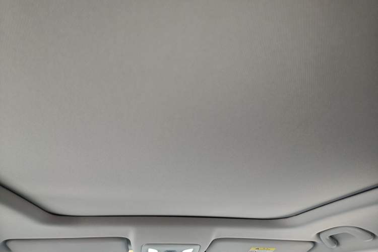 Used CHANGAN OSHAN Z6 2022 Blue Whale 1.5T DCT Luxury Model Headliner