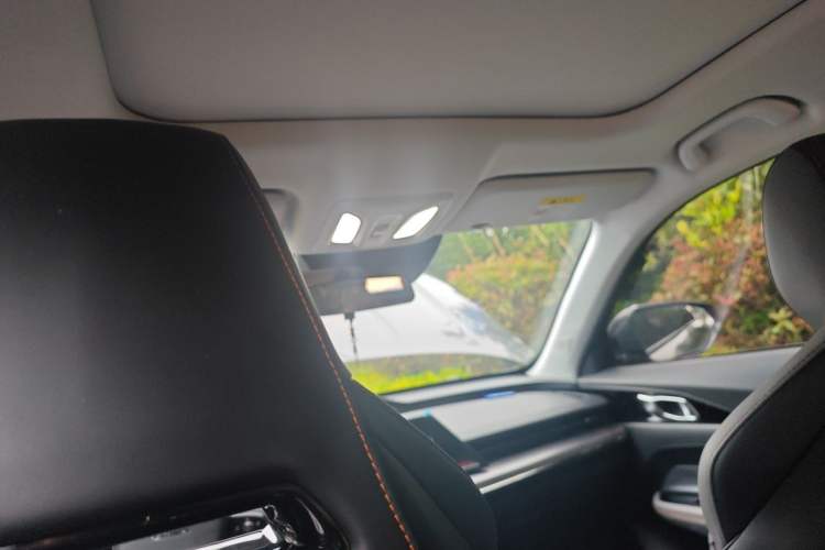 Used CHANGAN OSHAN Z6 2022 Blue Whale 1.5T DCT Luxury Model Headliner