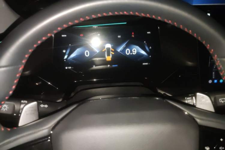 Used CHANGAN OSHAN Z6 2022 Blue Whale 1.5T DCT Smart Navigation Model Instrument Cluster