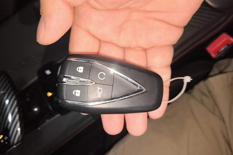 Used CHANGAN OSHAN Z6 2022 Blue Whale 1.5T DCT Smart Edition Urban Version Interior 1
