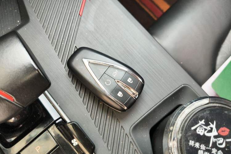 Used CHANGAN OSHAN Z6 2022 Blue Whale 1.5T DCT Smart Edition Urban Version Interior 1