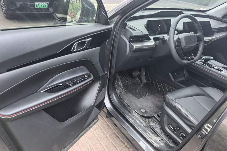 Used CHANGAN OSHAN Z6 2022 Blue Whale 1.5T DCT Smart Edition Interior 3