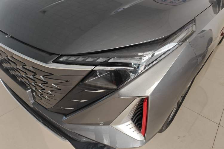 Used CHANGAN OSHAN Z6 2022 Blue Whale 1.5T DCT Luxury Model Left Front Headlight