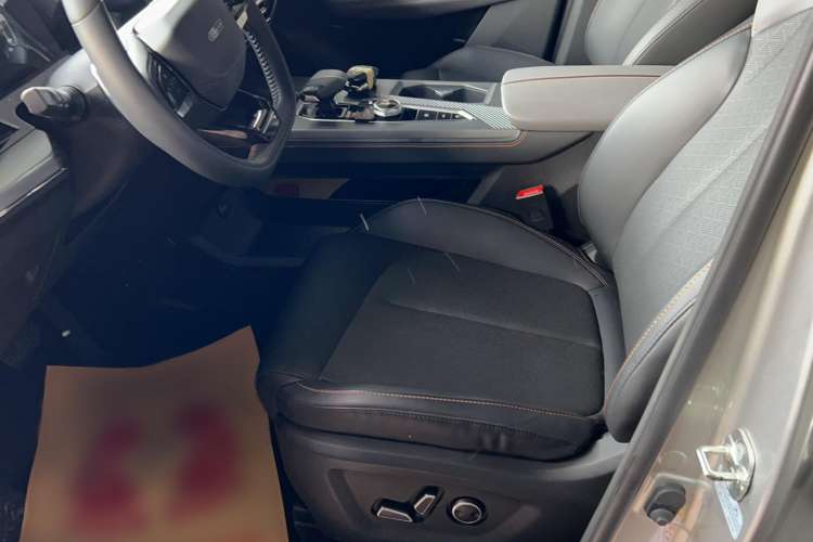 Used CHANGAN OSHAN Z6 2022 Blue Whale 1.5T DCT Smart Edition Urban Version Left Front Seat