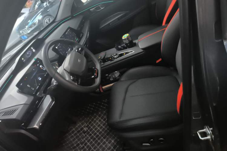 Used CHANGAN OSHAN Z6 2022 Blue Whale 1.5T DCT Smart Edition Left Front Seat