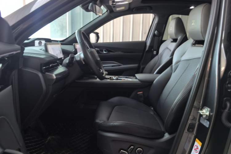 Used CHANGAN OSHAN Z6 2022 Blue Whale 1.5T DCT Smart Edition Urban Version Left Front Seat